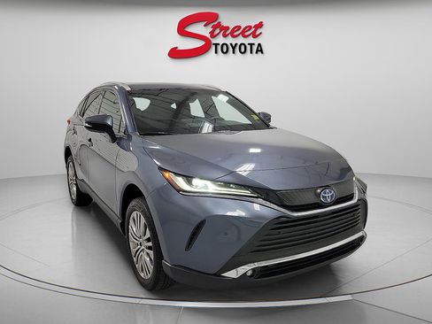 Certified 2024 Toyota Venza XLE AWD/4WD image 5