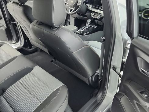 New 2026 Chevrolet Trax LT w/ LT Convenience Package FWD image 22