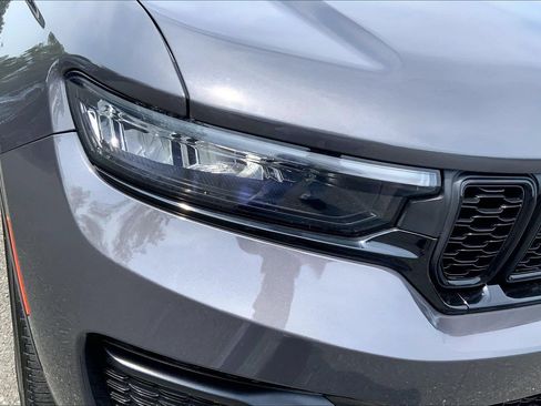 Certified 2023 Jeep Grand Cherokee Altitude AWD/4WD image 25