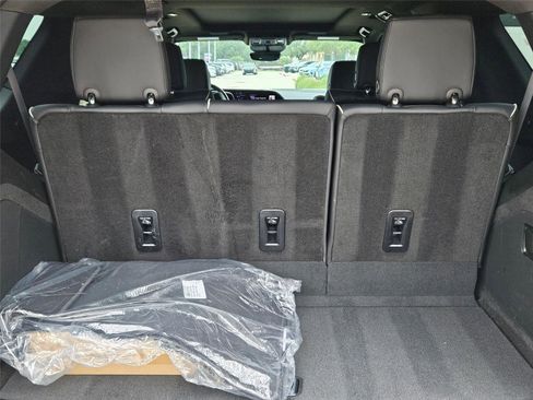 Used 2024 Cadillac Escalade Premium Luxury RWD image 30