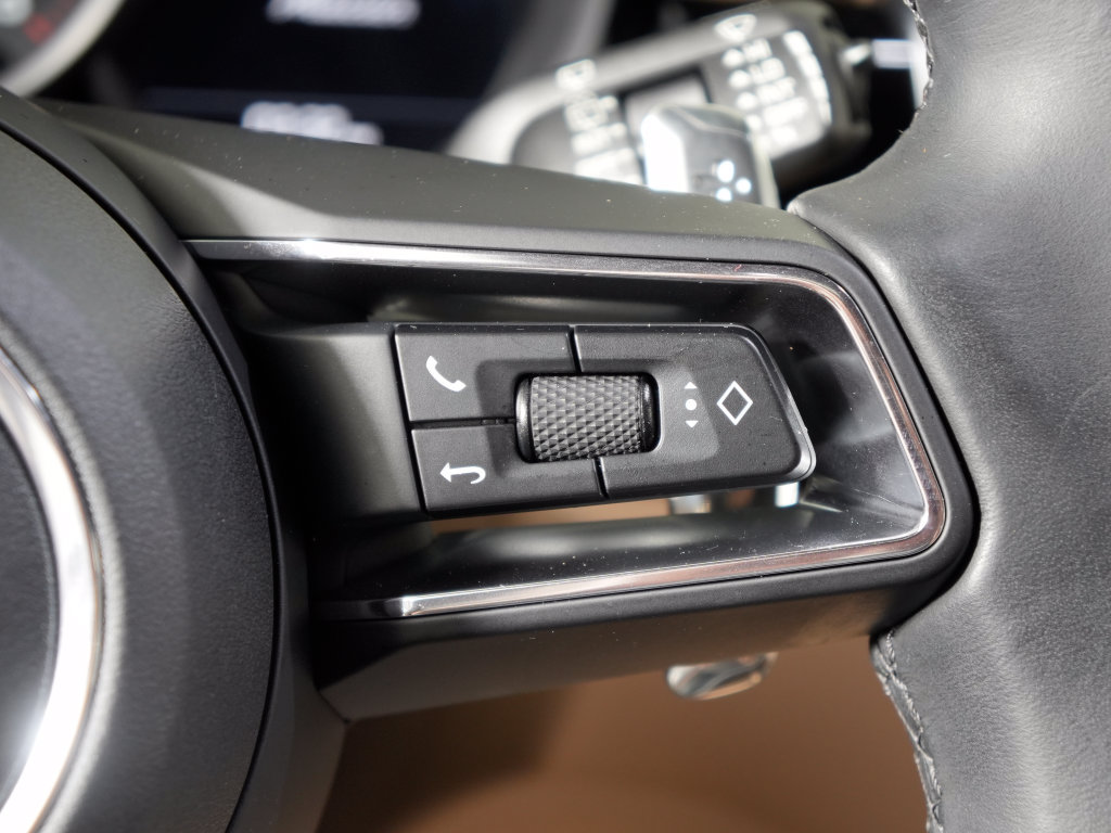 Certified 2023 Porsche Macan Turbo AWD/4WD image 28