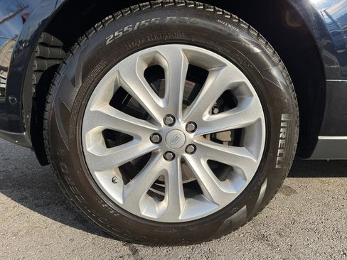 Used 2015 Land Rover Range Rover HSE image 32