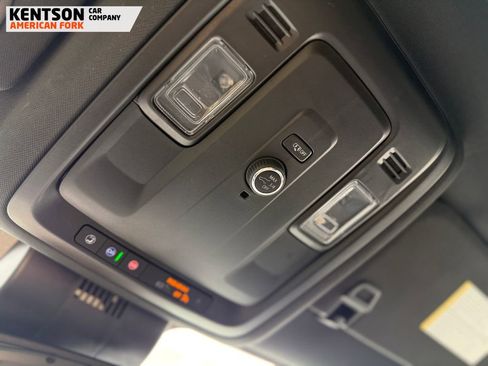 Used 2025 Chevrolet Suburban Z71 AWD/4WD image 31