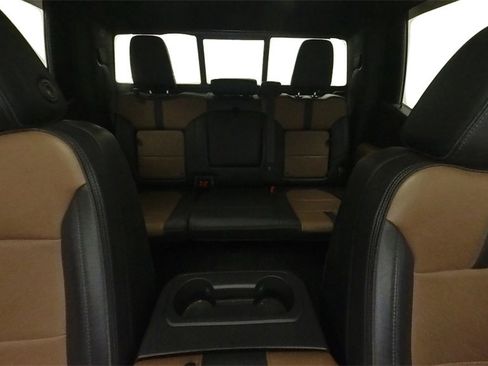 Used 2021 Chevrolet Silverado 1500 High Country w/ Technology Package image 34