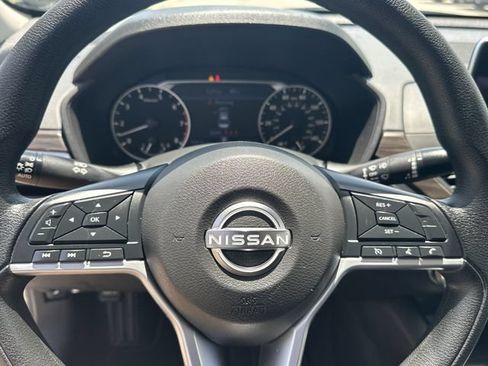 Used 2024 Nissan Altima 2.5 SV FWD image 14