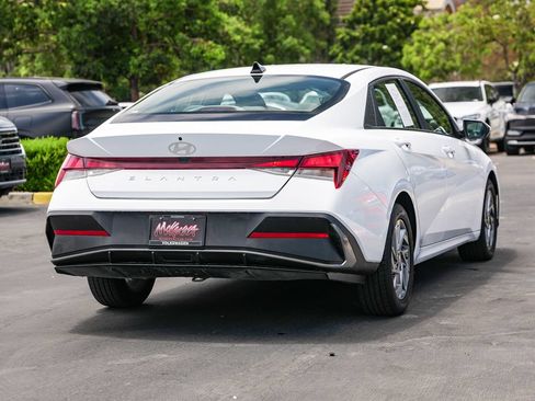 Used 2024 Hyundai Elantra SEL FWD image 6