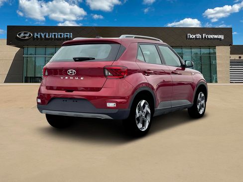 New 2025 Hyundai Venue SEL image 7