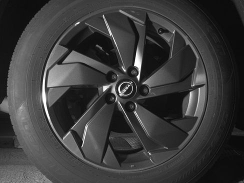 Used 2025 Nissan Rogue SV FWD image 15