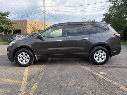 Used 2016 Chevrolet Traverse LS FWD image 3