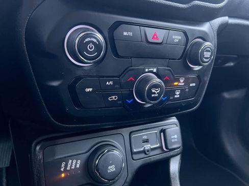 Used 2020 Jeep Renegade Sport image 19