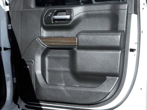 Used 2021 Chevrolet Silverado 1500 LT Trail Boss w/ Convenience Package II image 33