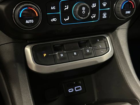 Used 2023 GMC Acadia SLT w/ Elevation Edition AWD/4WD image 15