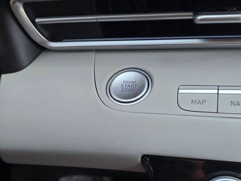 New 2026 Hyundai Elantra Limited FWD image 32
