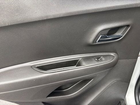 Used 2019 Chevrolet Trax LT w/ LT Convenience Package image 31