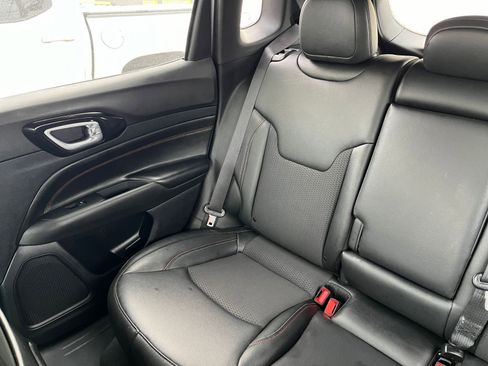 Used 2025 Jeep Compass Trailhawk image 37