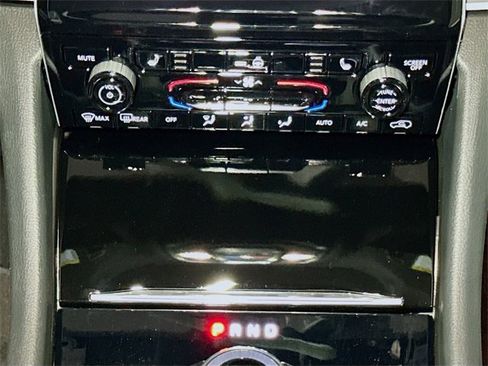 New 2025 Jeep Grand Cherokee Altitude image 10