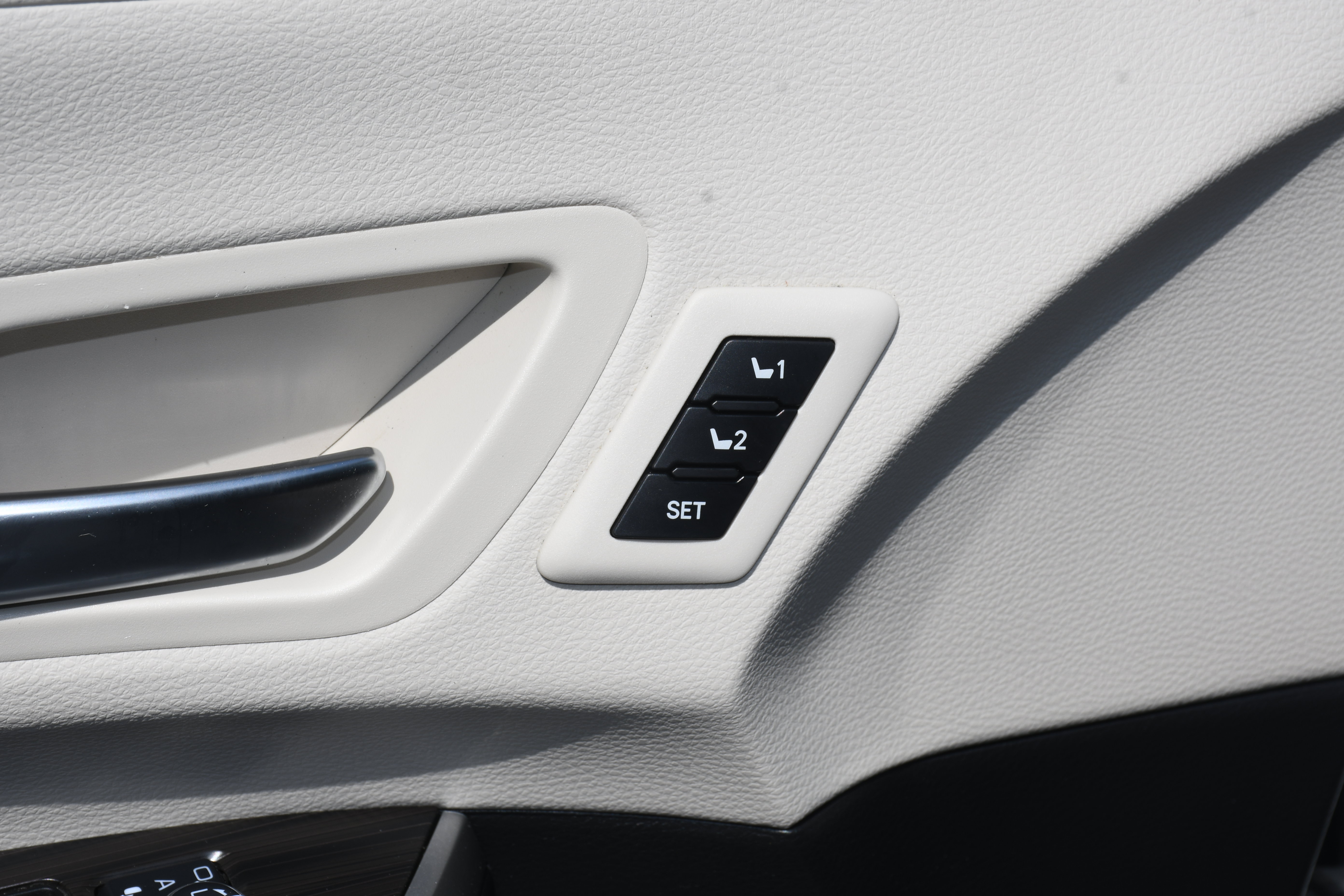 Certified 2024 Toyota Sienna Limited FWD image 12
