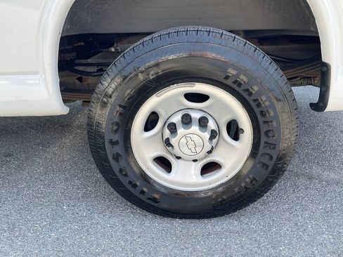 Used 2018 Chevrolet Express 2500 Extended w/ Driver Convenience Package RWD image 12