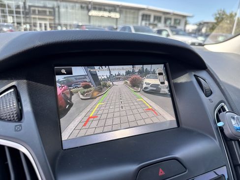 Used 2015 Ford Focus Titanium FWD image 21
