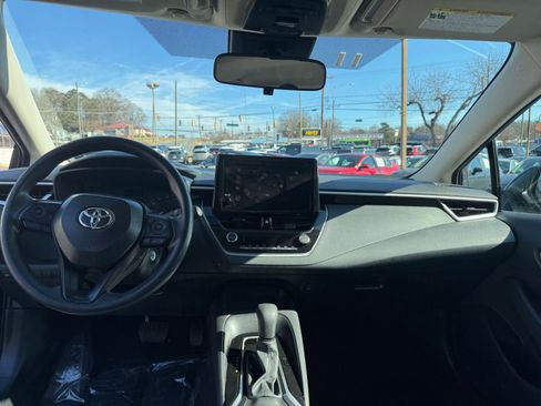 Used 2025 Toyota Corolla LE image 27