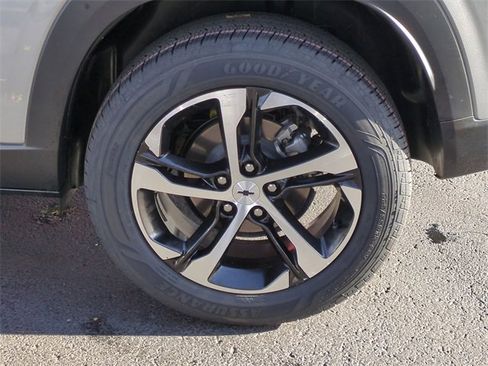 Used 2024 Chevrolet Trax RS w/ Driver Confidence Package image 30