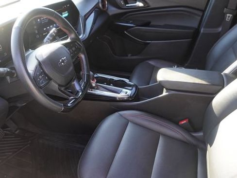 Used 2024 Chevrolet Trax RS w/ Sunroof Package FWD image 19