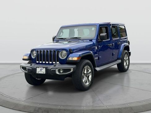 Used 2018 Jeep Wrangler Unlimited Sahara w/ Dual Top Group AWD/4WD image 3