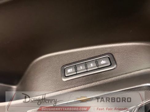 Used 2018 Chevrolet Suburban LT RWD image 26