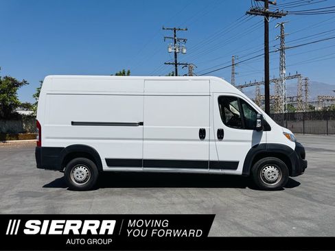 Used 2025 RAM ProMaster 2500 w/ Convenience Group FWD image 1