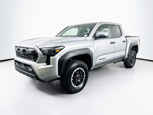 Used 2025 Toyota Tacoma TRD Off-Road image 3