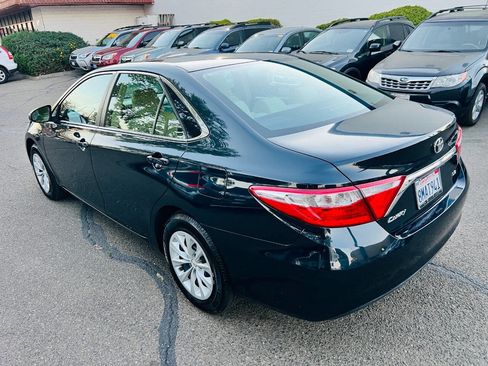 Used 2015 Toyota Camry LE image 4