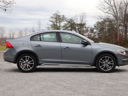 Used 2016 Volvo S60 T5 Cross Country Platinum AWD/4WD image 3