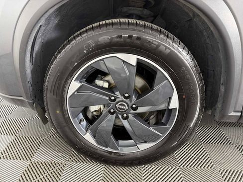 Used 2024 Nissan Rogue SV image 9