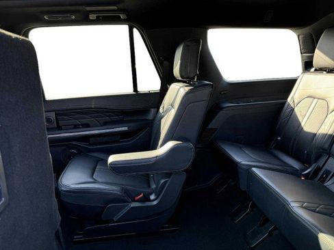 Used 2024 Ford Expedition Platinum image 38
