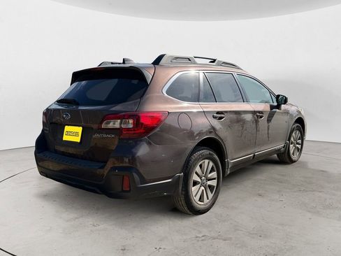 Used 2019 Subaru Outback 2.5i Premium w/ Popular Package #2 AWD/4WD image 4