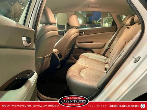 Used 2017 Kia Optima EX image 9