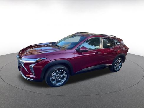 Used 2025 Chevrolet Trax LT image 8