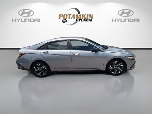 Certified 2025 Hyundai Elantra Sport FWD image 4