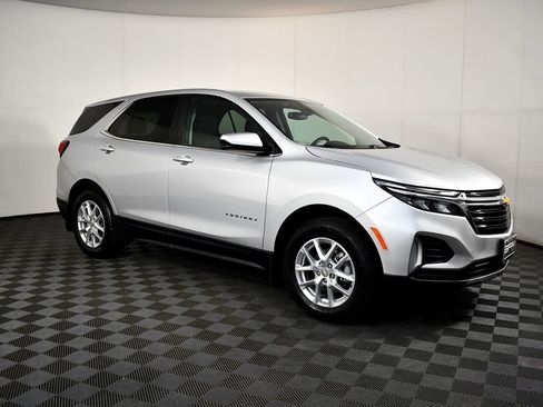 Used 2022 Chevrolet Equinox LT w/ Driver Convenience Package image 6