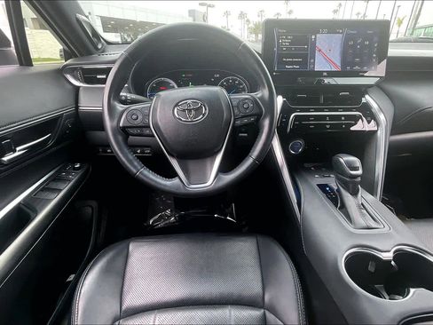 Used 2021 Toyota Venza Limited image 5