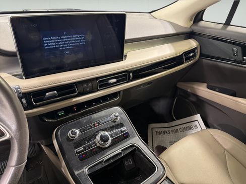 Used 2023 Lincoln Nautilus AWD image 19