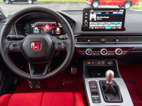 Used 2025 Honda Civic Type R image 12