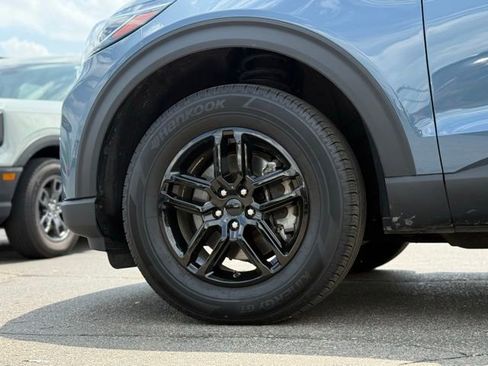 Used 2025 Ford Explorer Active AWD/4WD image 46