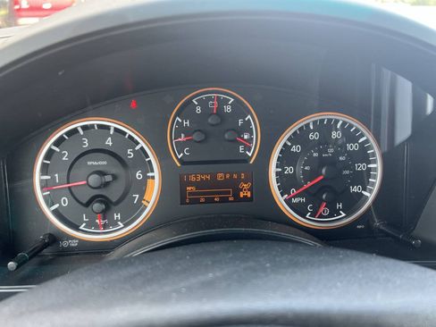 Used 2014 Nissan Titan SV w/ SV Premium Utility Package AWD/4WD image 10