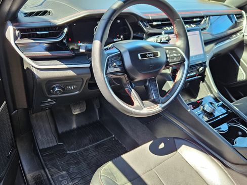 Used 2022 Jeep Grand Cherokee Trailhawk w/ Luxury Tech Group III AWD/4WD image 12