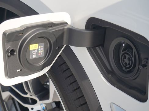 Used 2026 BMW X5 xDrive50e w/ Premium Package image 6