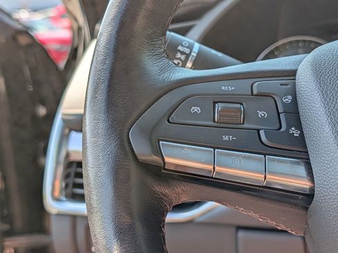 Used 2023 Cadillac XT4 Luxury w/ Cold Weather Package AWD/4WD image 37