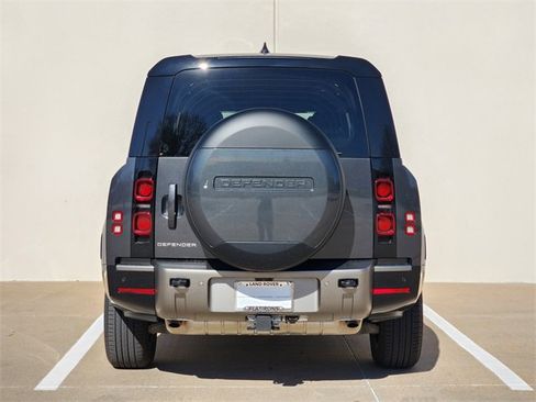 Used 2025 Land Rover Defender 130 X-Dynamic SE image 6