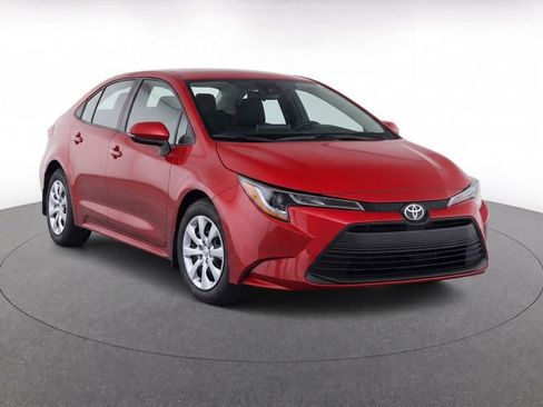 Used 2025 Toyota Corolla LE FWD image 2