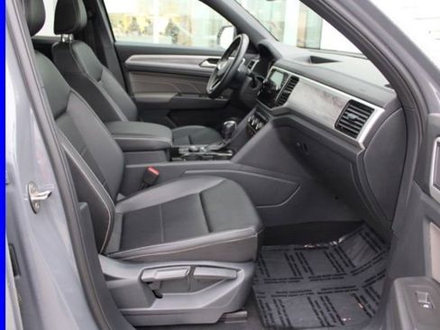 Used 2022 Volkswagen Atlas Cross Sport SE w/ Panoramic Sunroof Package image 21